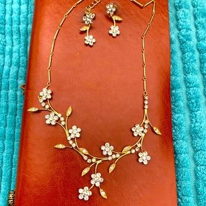 Zircon Flower Decor Necklace & Drop Earrings